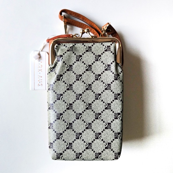 Park Ave Collection Cream & Tan Geometric Crossbody Phone Wallet - Picture 2 of 10